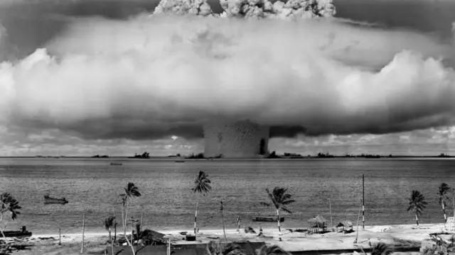 O Polêmico Desfile de Moda de 1946: Quando o Biquíni Transformou o Mundo