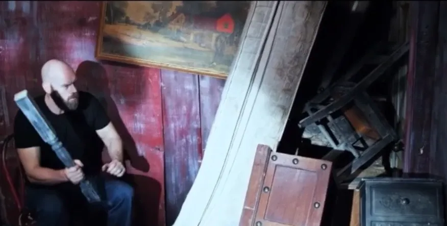 Rua dos Pecados (Penance Lane): Quando o filme promete redenção... e entrega bagunça com mutante