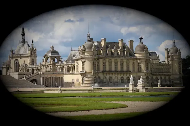 A Incrível Jornada do Chantilly: da Corte Francesa aos Memes do TikTok