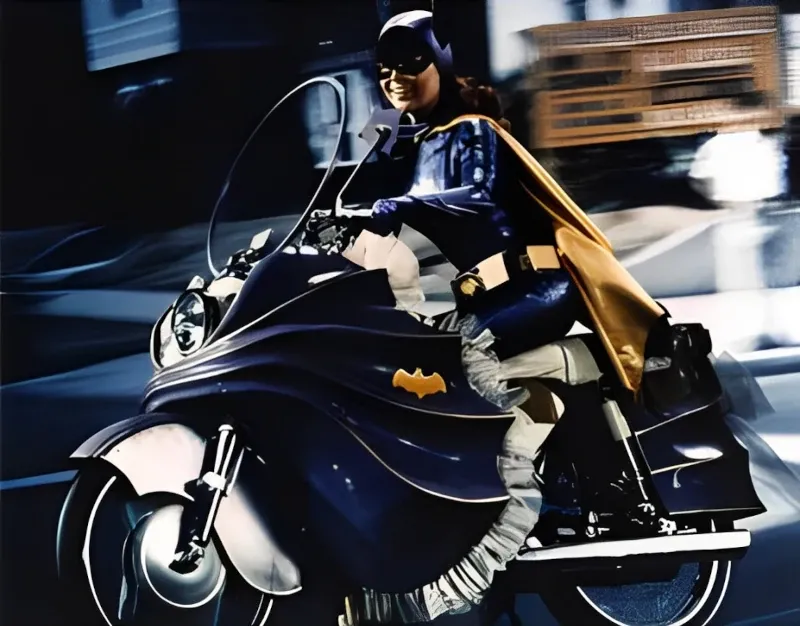 Yvonne Craig: A Batgirl que saiu dos palcos e lutou por direitos iguais