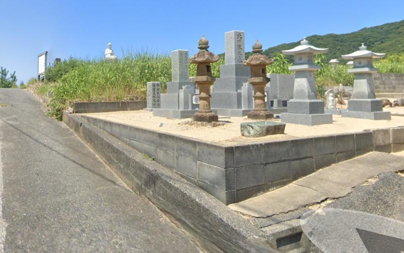Dan&ccedil;a das Tumbas em Terra durante o Obon